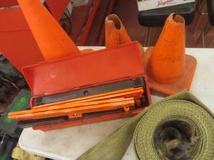 lot 198 image: Jerk strap 4W, safety flares, thre...