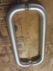 lot 279 image: Straight 10 pull handle, aluminum...