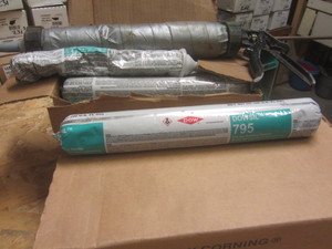 lot 282 image: Dowsil sealant DOW795 - miscellaneo...