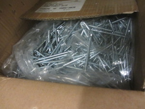 lot 298 image: Screws, #12 11x3-12 flat head, app...