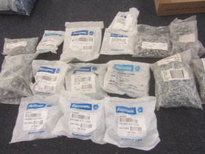 lot 321 image: Variety of screws...