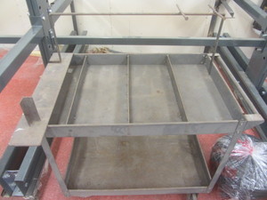 lot 354 image: Metal shop cart, 42x29x33...