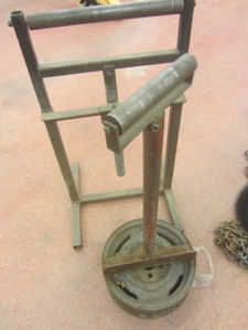 lot 372 image: Roller work stands, qty 2...