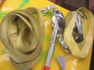 lot 373 image: Ratchet strap 2x27ft, comalong, je...