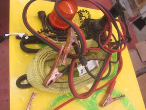 lot 374 image: Jumper cables, 12V bubble light, je...