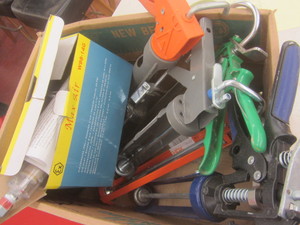 lot 377 image: Caulking guns (6), Max Air gravity ...
