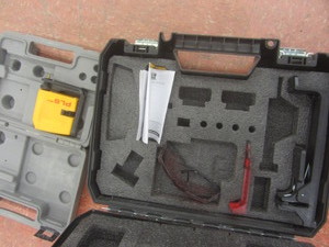 lot 382 image: Laser level, case with parts...