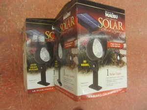 lot 385 image: Solar lights, qty 3...