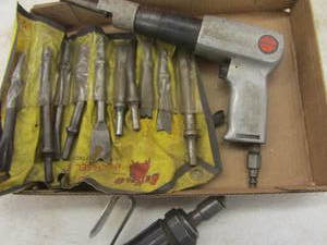 lot 173 image: Craftsman air chisel, Buffalo chise...