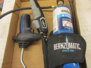 lot 187 image: Bernzomatic torch carrier & tip, on...