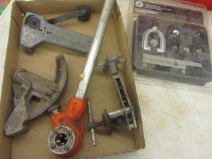 lot 189 image: Double flaring tool, pipe clamp, Ri...