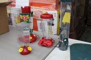 Lot of (4) Hummingbird Feeders (x3), Bird Feeder (x1)