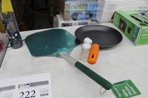 Big Green Egg Aluminum Pizza Peel, Lodge Cast Iron Skillet, Spice Shakers, Household Kitchen Items