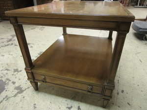 lot 324 image: SOLID WOOD END TABLE, WITH DECORATIVE LION HEAD HANDLES, CRAFTED BY THOMASVILLE CHAIR CO.