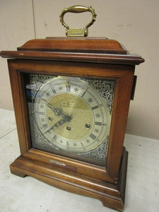lot 351 image: VINTAGE HOWARD MILLER MANTEL CLOCK