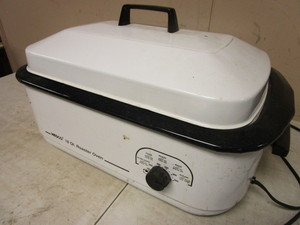 lot 361 image: NESCO 18-QT ROASTER OVEN