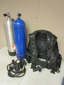 lot 363 image: SEA-QUEST SCUBA DIVING VEST, SIZE ML, WITH BREATHING APPARATUS, PRESSURE GAUGE,  AND TANKS