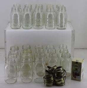 Approximate 33 Regular Mouth Quart JarsRings