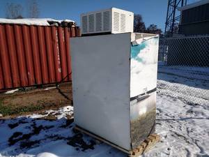 Arctic Glacier Ice Freezer