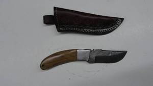 lot 27 image: Damascus Steel Fixed Blade Knife With Leather Sheath
