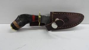 lot 39 image: Damascus Steel Fixed Blade Knife With Leather Sheath