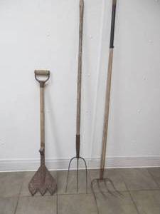 Shingle shovel, tine bent fork
