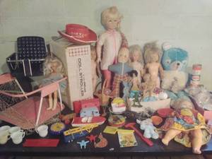 lot 143 image: Collection of Vintage Toys
