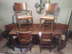 lot 145 image: Vintage Dining Table with Six Chairs