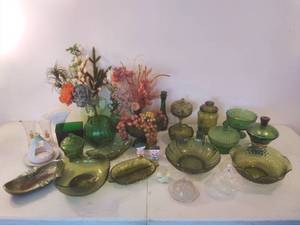 lot 152 image: Collection of Vintage Glassware