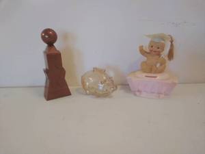 lot 123 image: Three Vintage Piggy Banks
