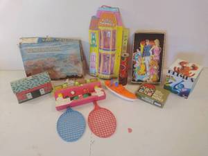 lot 125 image: Collection of Vintage Toys