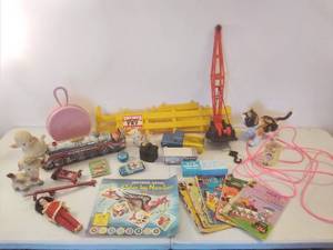 lot 128 image: Collection of Vintage Toys