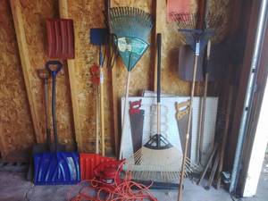 lot 130 image: Garage Items