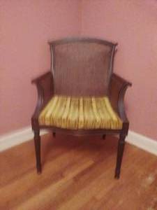 lot 102 image: Vintage Chair AS-IS