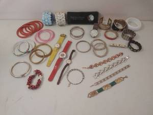 lot 105 image: TONS of Vintage Bracelets
