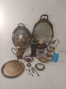 lot 109 image: Silverplated Serving Items