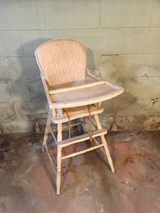lot 218 image: Old High-Chair