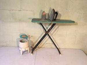 lot 229 image: Collection of Childrens Ironing Toys