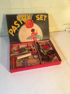 lot 238 image: Vintage Little Pastry Kids Toy Set