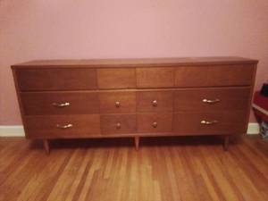 lot 11 image: Vintage Lowboy Dresser
