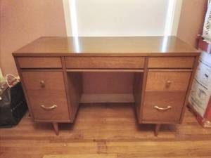 lot 12 image: Vintage Desk