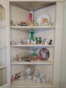 lot 18 image: Contents of Cabinet