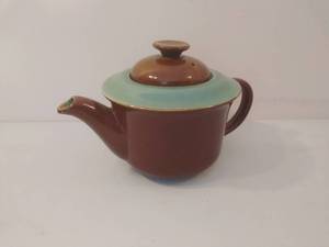 lot 29 image: Vintage Red Wing Teapot