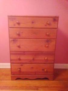 lot 33 image: Small Wooden Dresser