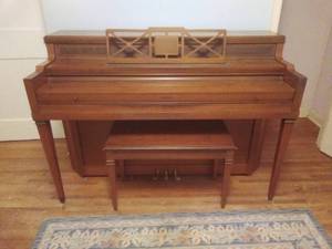 lot 37 image: Everett Piano