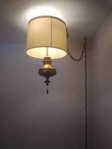 lot 40 image: Vintage Hanging Lamp