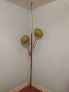 lot 5 image: Vintage Tension Lamp