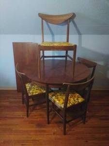 lot 6 image: Vintage MCM Dining Table & Four Chairs