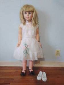 lot 43 image: Vintage Doll
