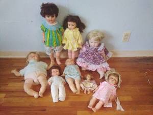 lot 70 image: Collection of Vintage Dolls